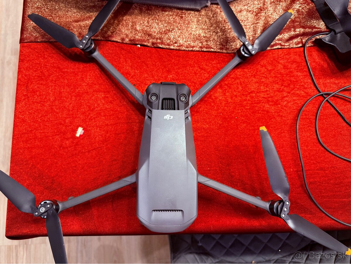 Dron DJI Mavic 3 - Fly More Combo - 3