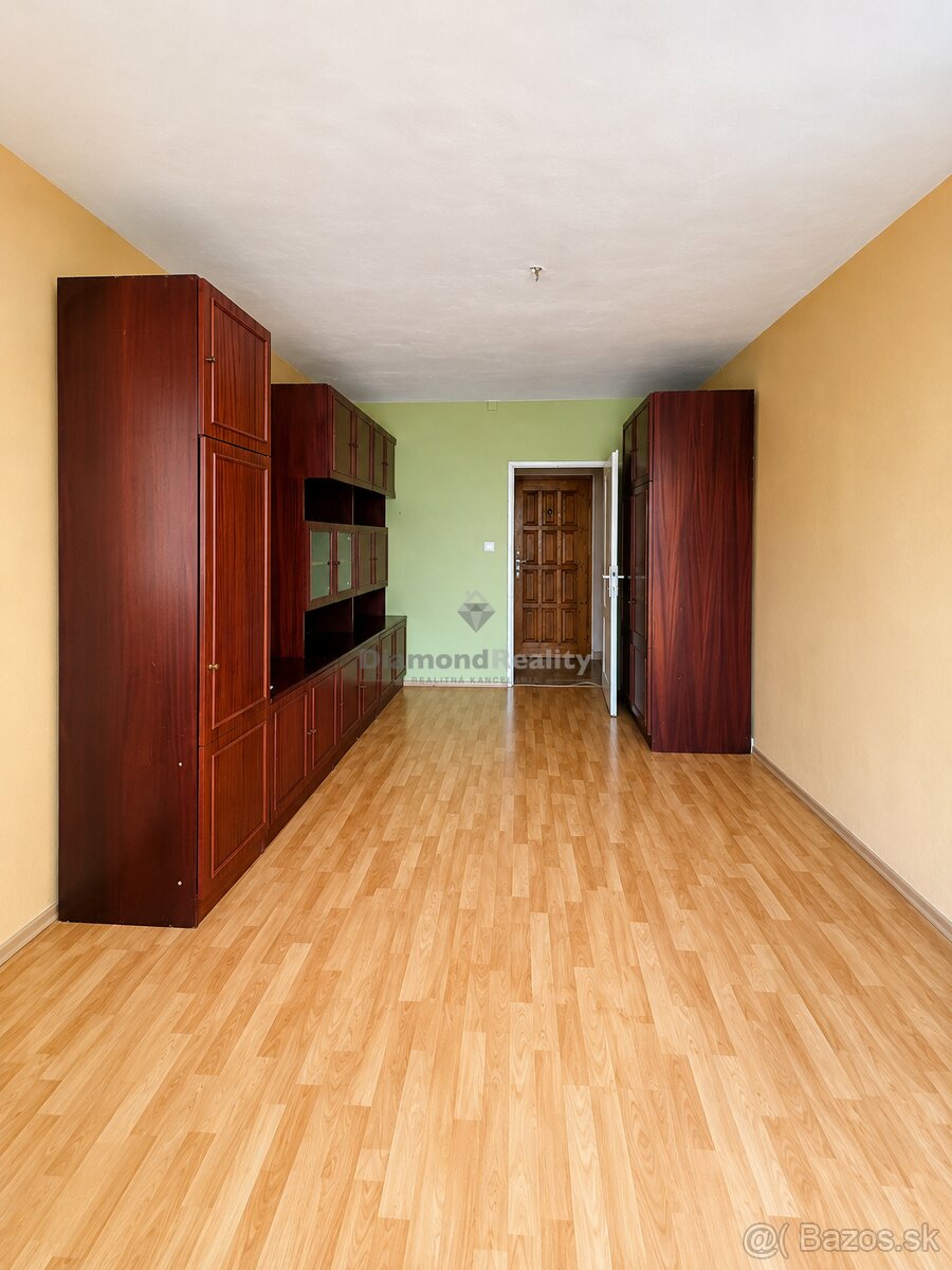 NA PREDAJ 1 IZBOVÝ BYT S LODŽIOU V PÔVODNOM STAVE – foto 3