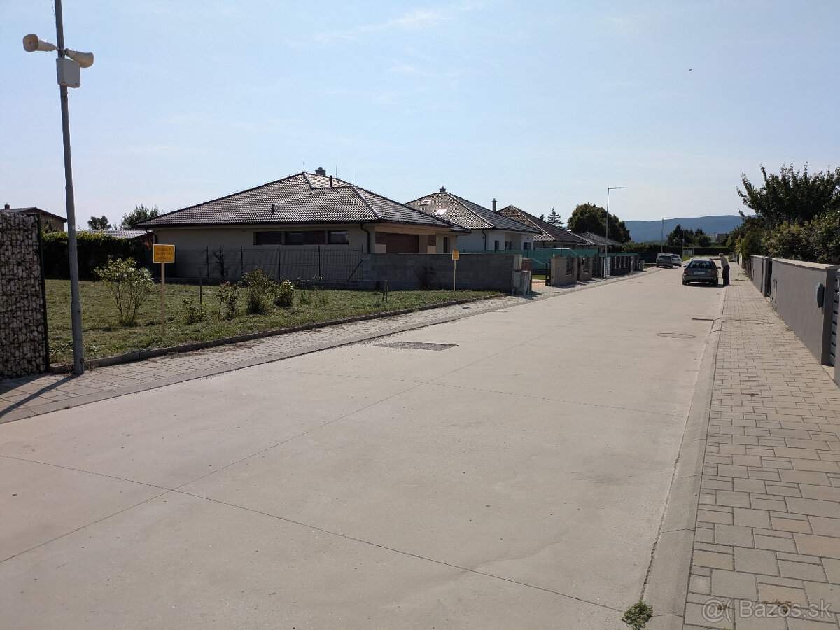 Stavebný pozemok na predaj obci Rakoľuby - 3