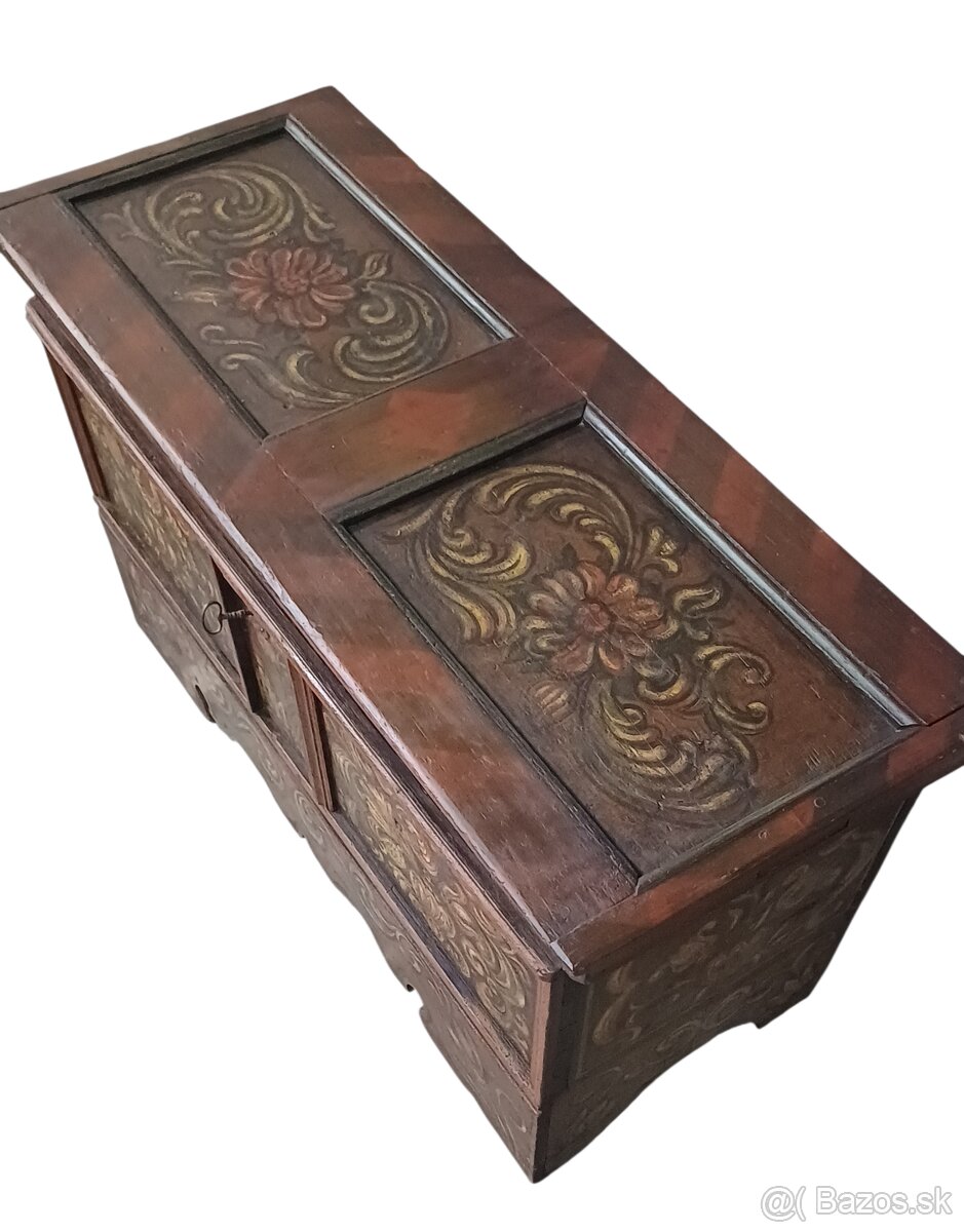 Staroẓ̌itná truhlica - 3