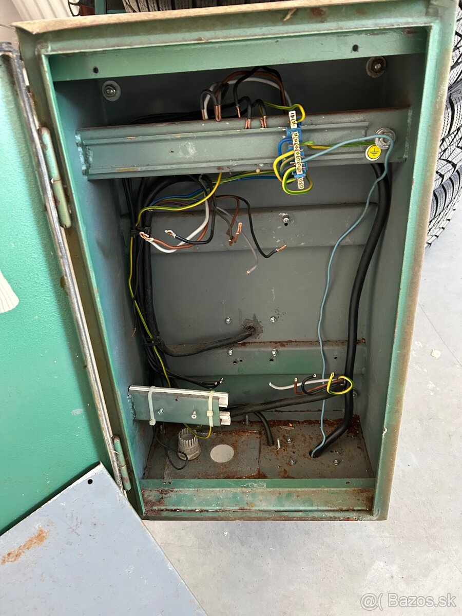 Elektrická skriňa rozvádzač na plot - 3