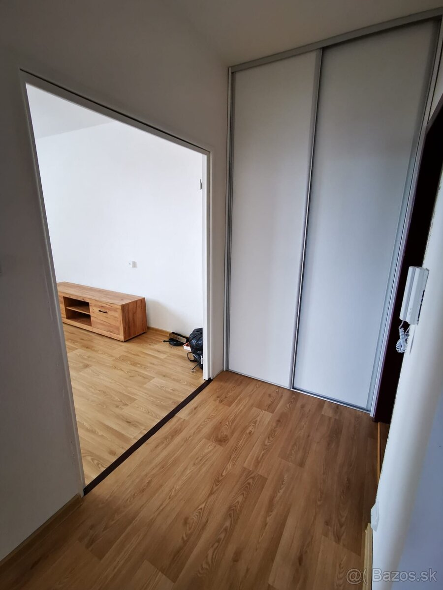 Prenájom - 3 Izbového bytu s balkónom a špajzou 68m2 - 3