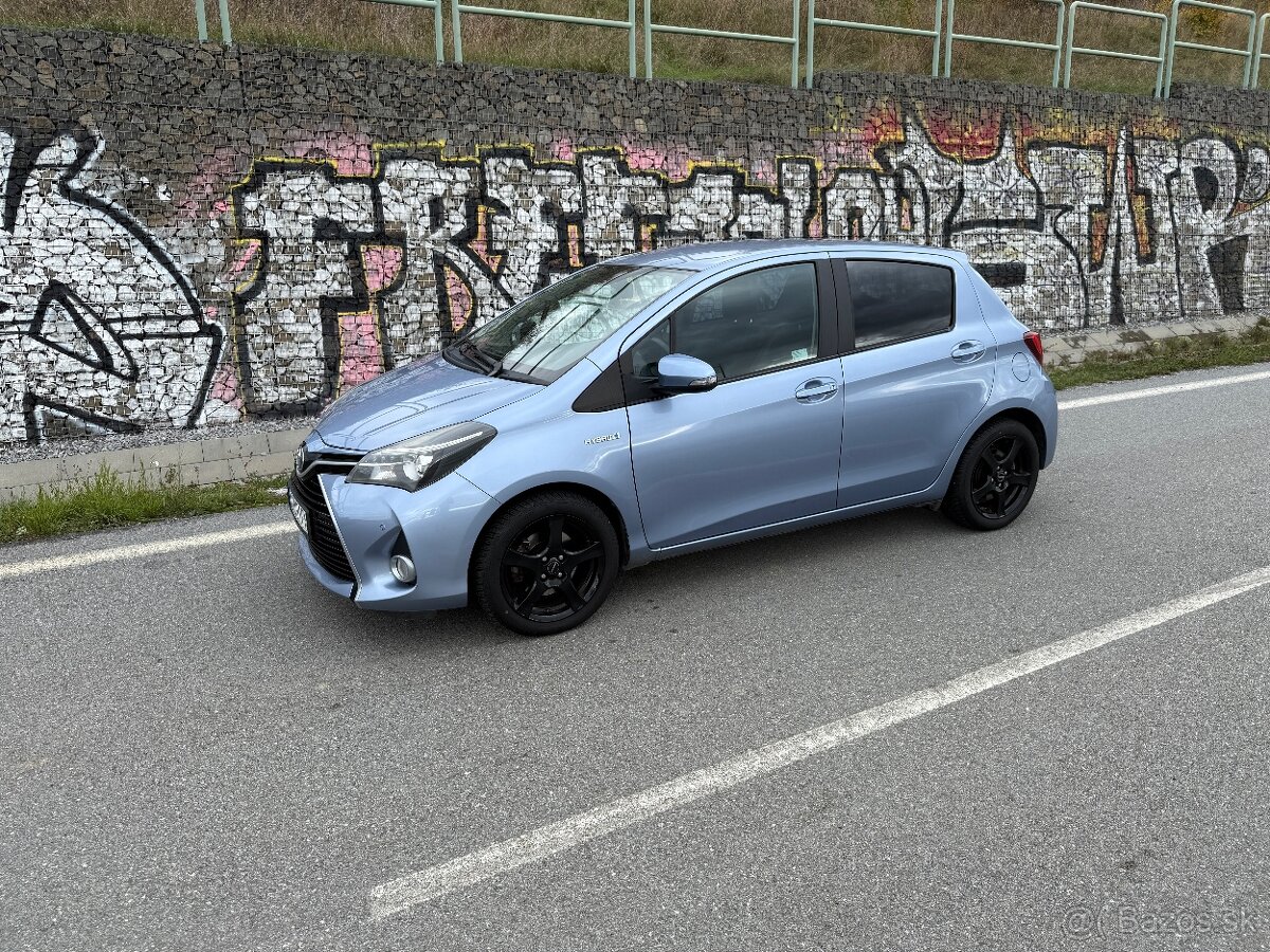 Toyota Yaris 1.5 Hybrid E-CVT - 3