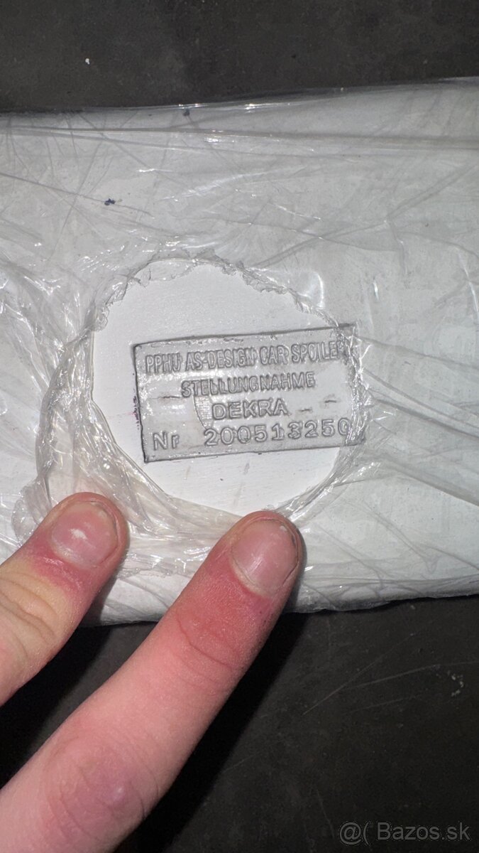 Golf MK4 krídlo - 3