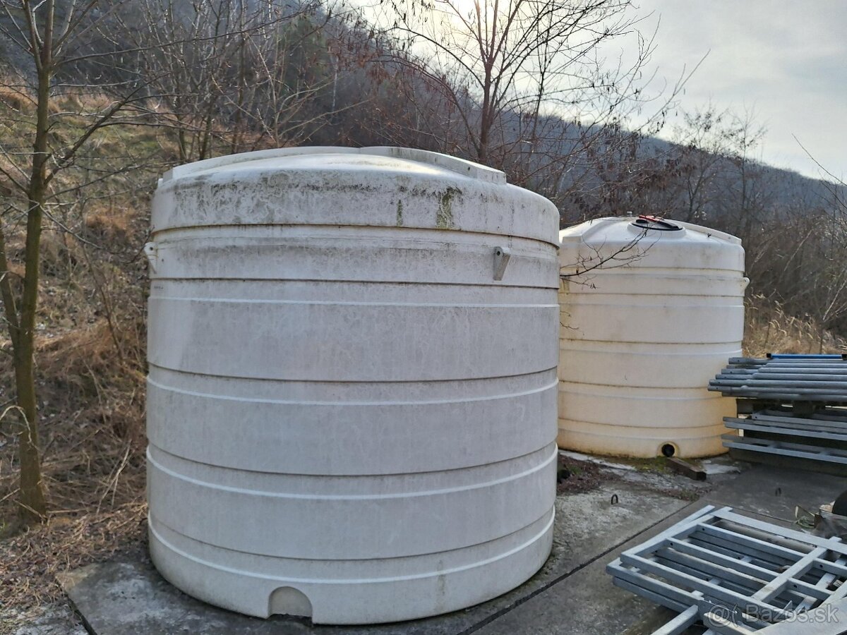 Plastové nádoby na vodu 9m3 - 3