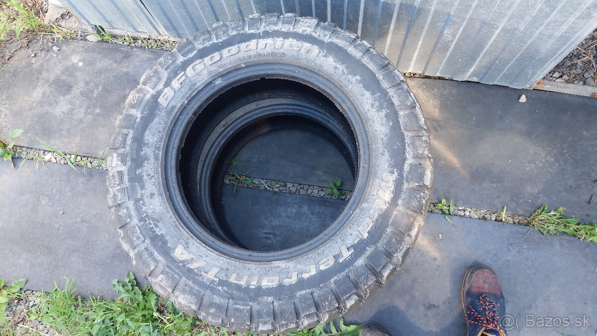BF GOODRICH 235/70R16 - 3