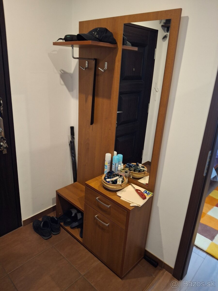 Predsieňova skriňa - 3