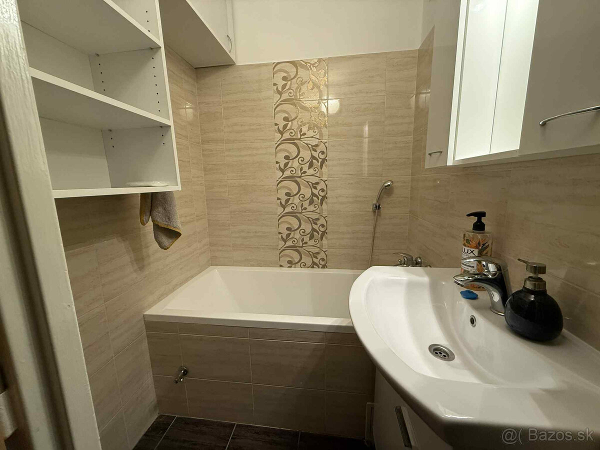 Ponúkame na prenájom 4izbový byt v Dunajskej Strede 📞 0903 5 - 3