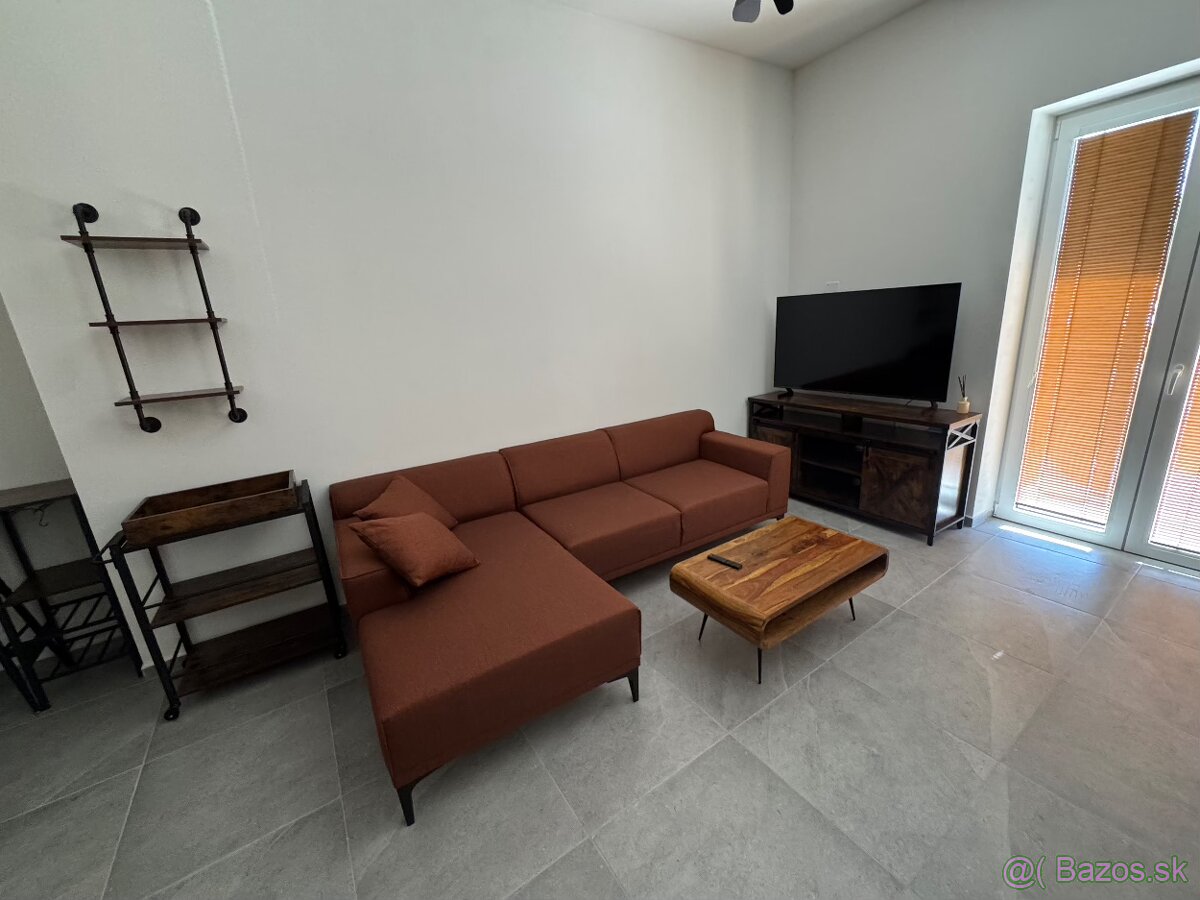 Prenájom bytu – Rožňava, Námestie baníkov - 3