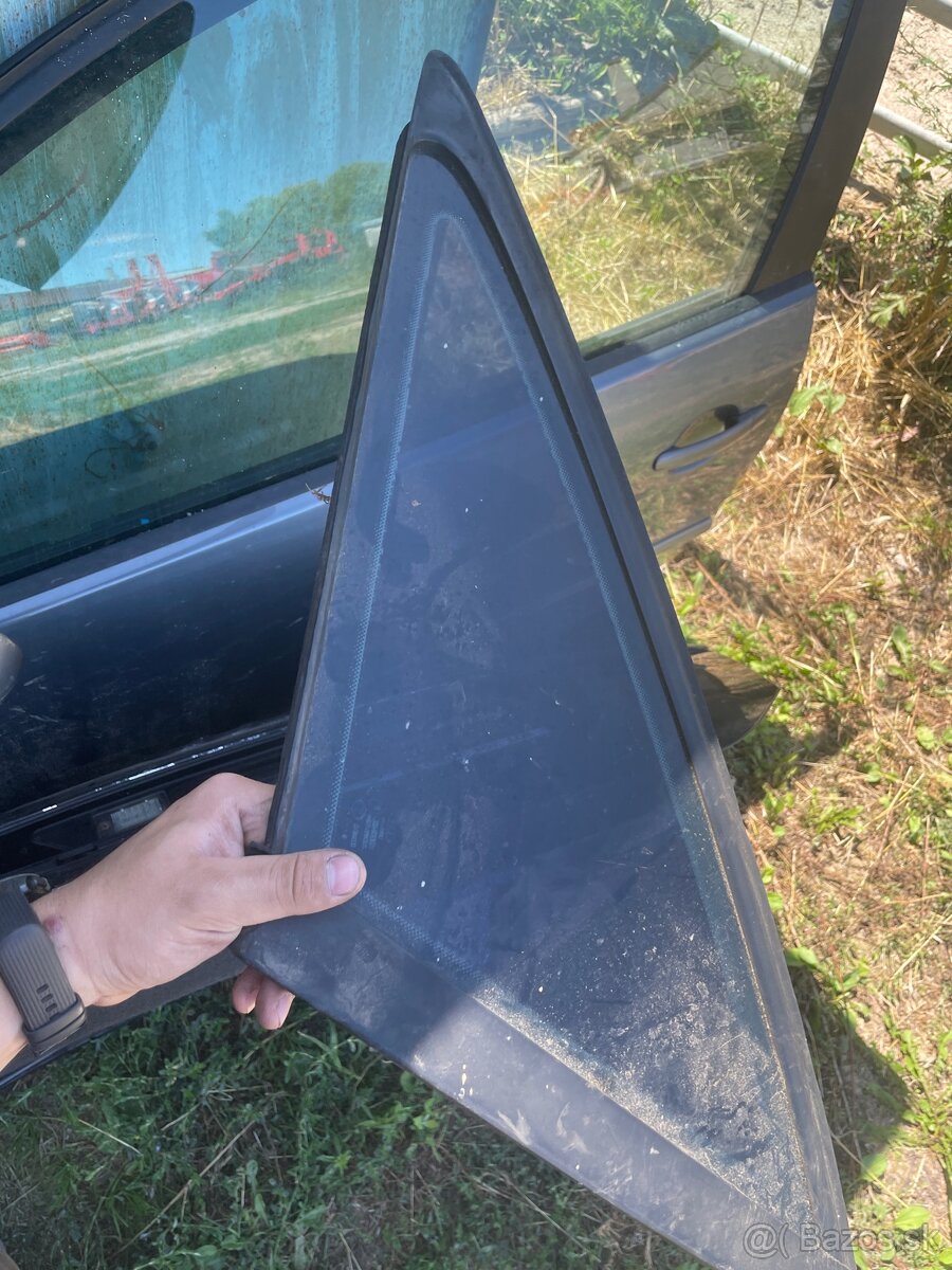 Bočné trojuholníkové sklo Audi A6 C6 (pravé/zadné) - 3
