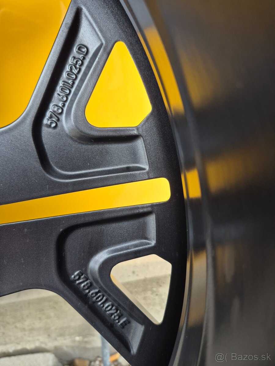 Predam - CUPRA Hadron 20" + Pirelli 255/40R20 - 3