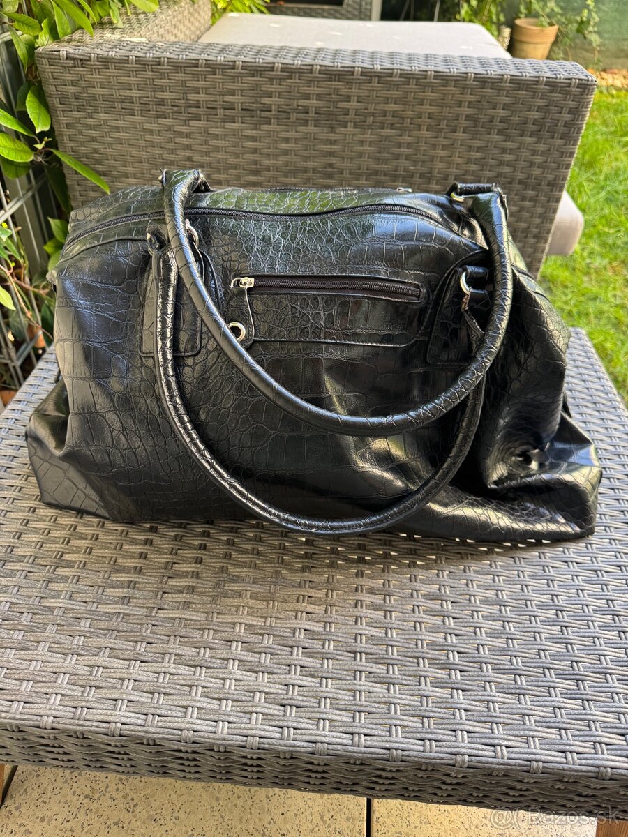 Lakovaná dámska taška Bueno - 3