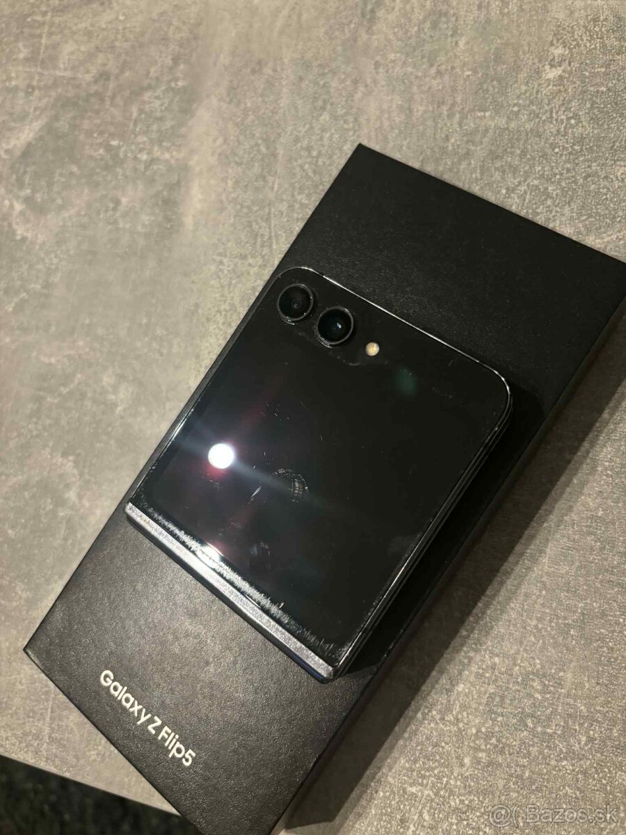 Samsung Galaxy Z Flip5 - 3