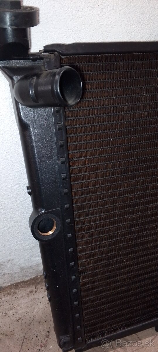 Lada Niva chladič motora - 3