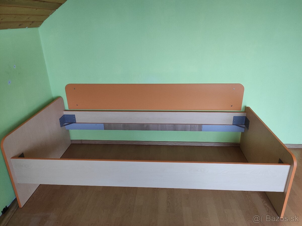 Posteľ 200 x 90 cm so zástenou - 3