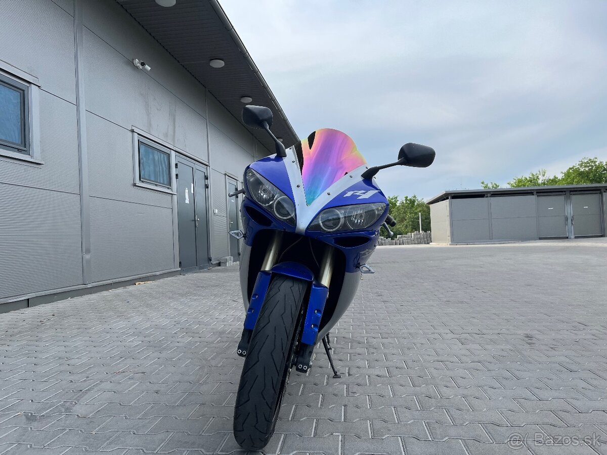 Yamaha R1 - 3