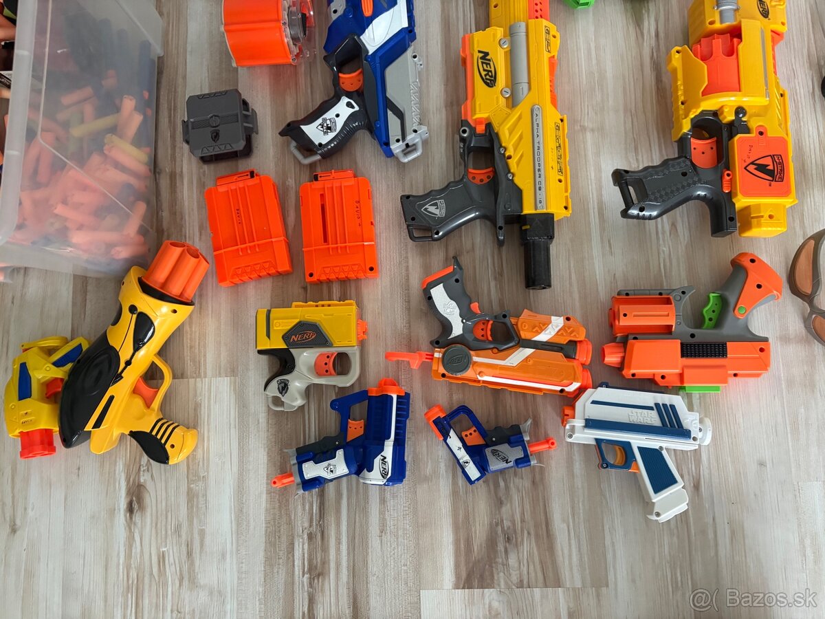 Hromada pištolí NERF a príslušenstvo - 3
