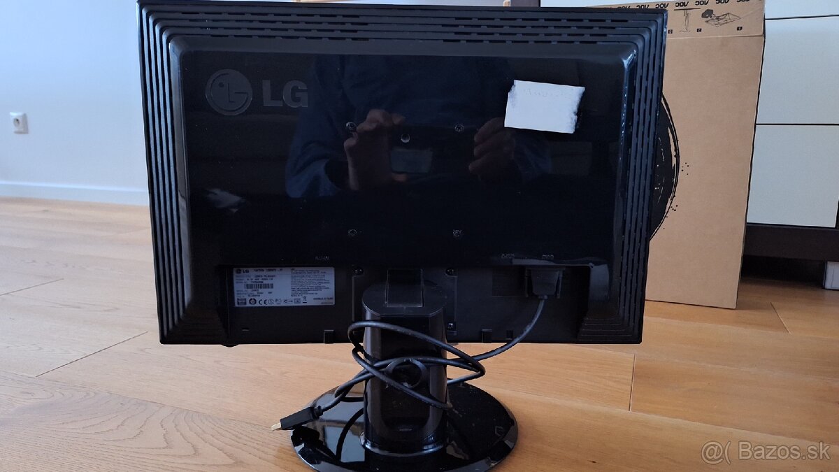 22" Bezchybny Monitor LG Flatron L226WTQ-SF - 3