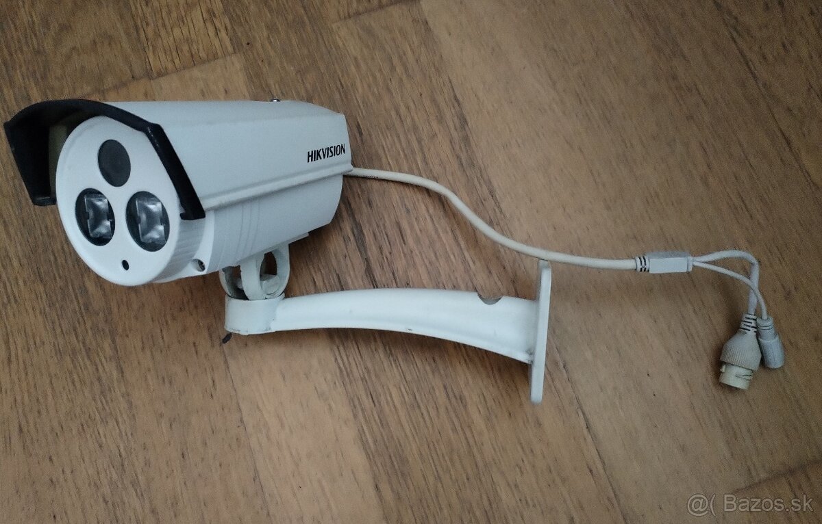 IP kamera Hikvision DS-2CD2232-I5 včetně držáku - 3