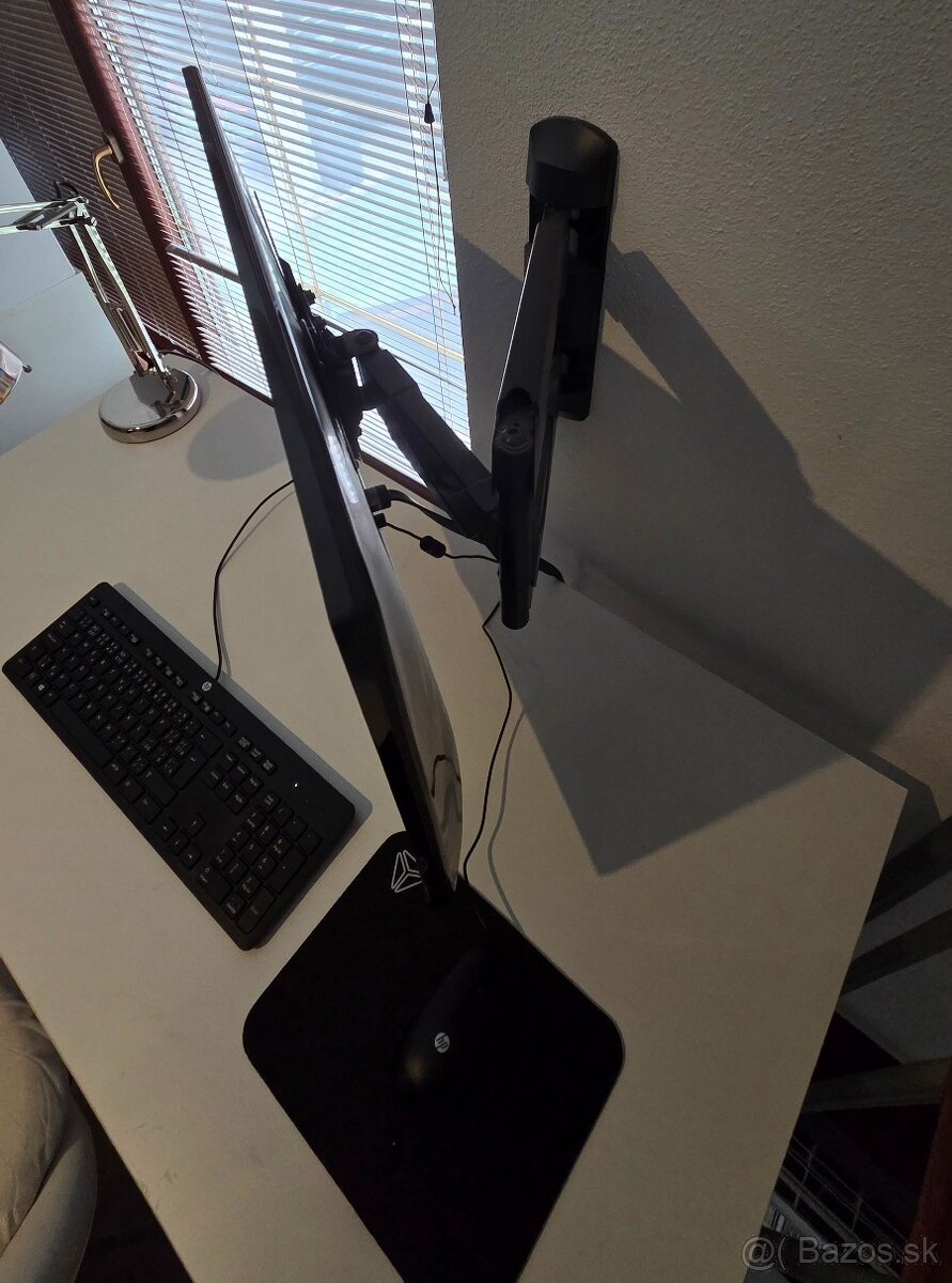 PC zostava + písací stolík a kreslo - 3