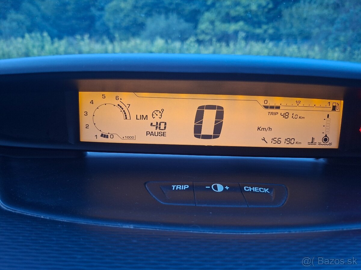 Predam citroén c4 ,1.4 benzin - 3