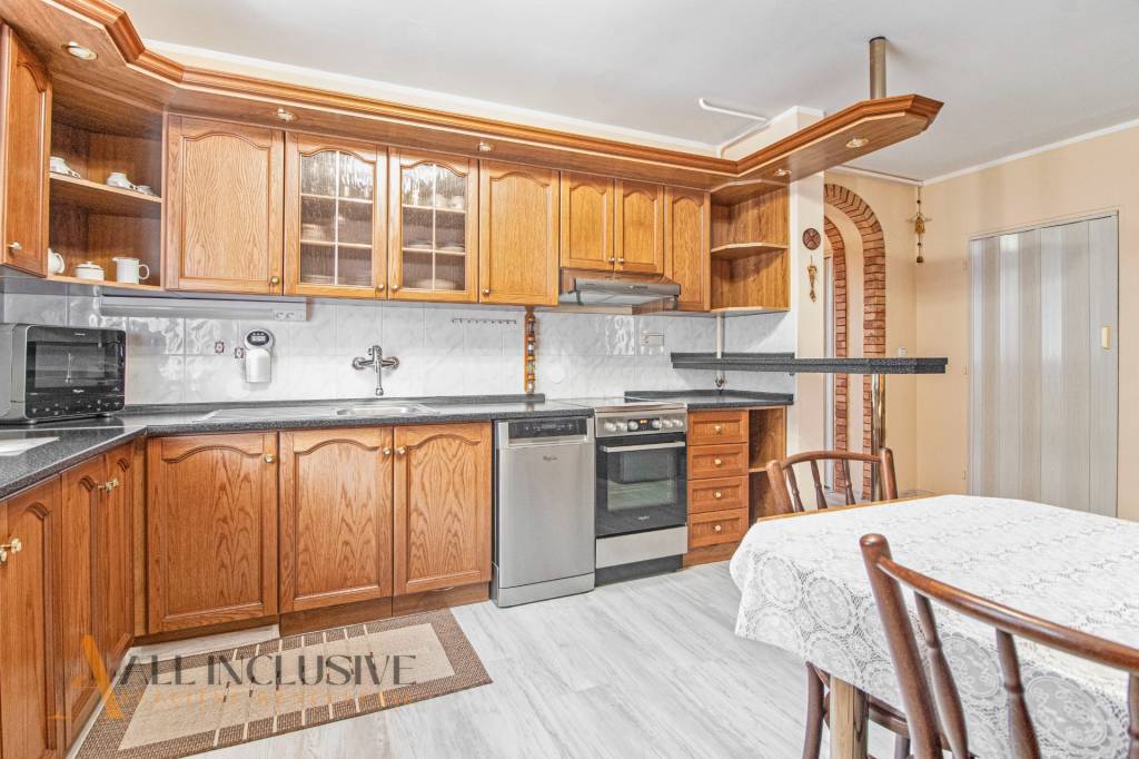 ALL INCLUSIVE | NA PREDAJ POSCHODOVÝ 5-IZBOVÝ RD S PIVNICOU, - 3