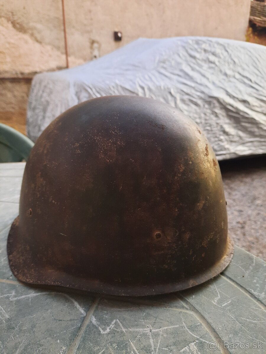 Na predaj je sovietska oceľová prilba SŠ-40, ktorú používala - 3