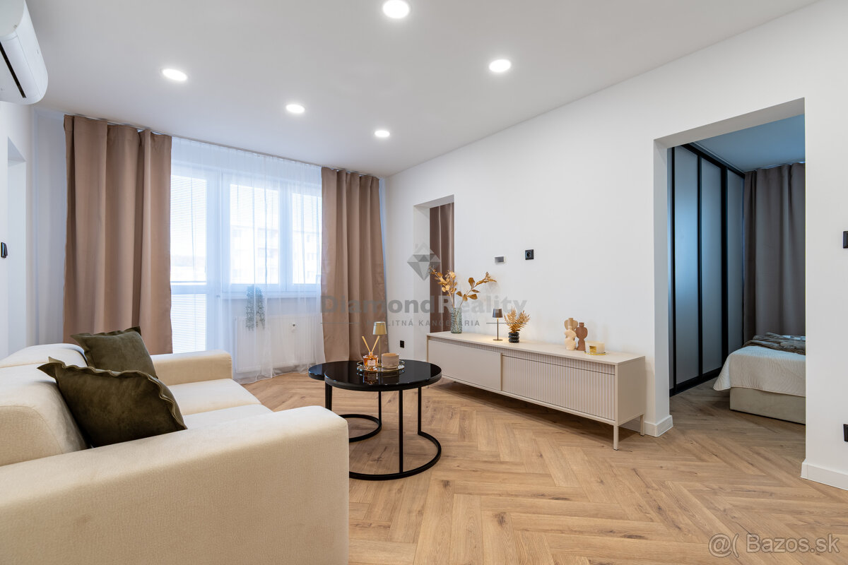 NA PREDAJ ZREKONŠTRUOVANÝ 3-IZBOVÝ BYT NA ULICI VÝSTAVBY, KO - 3