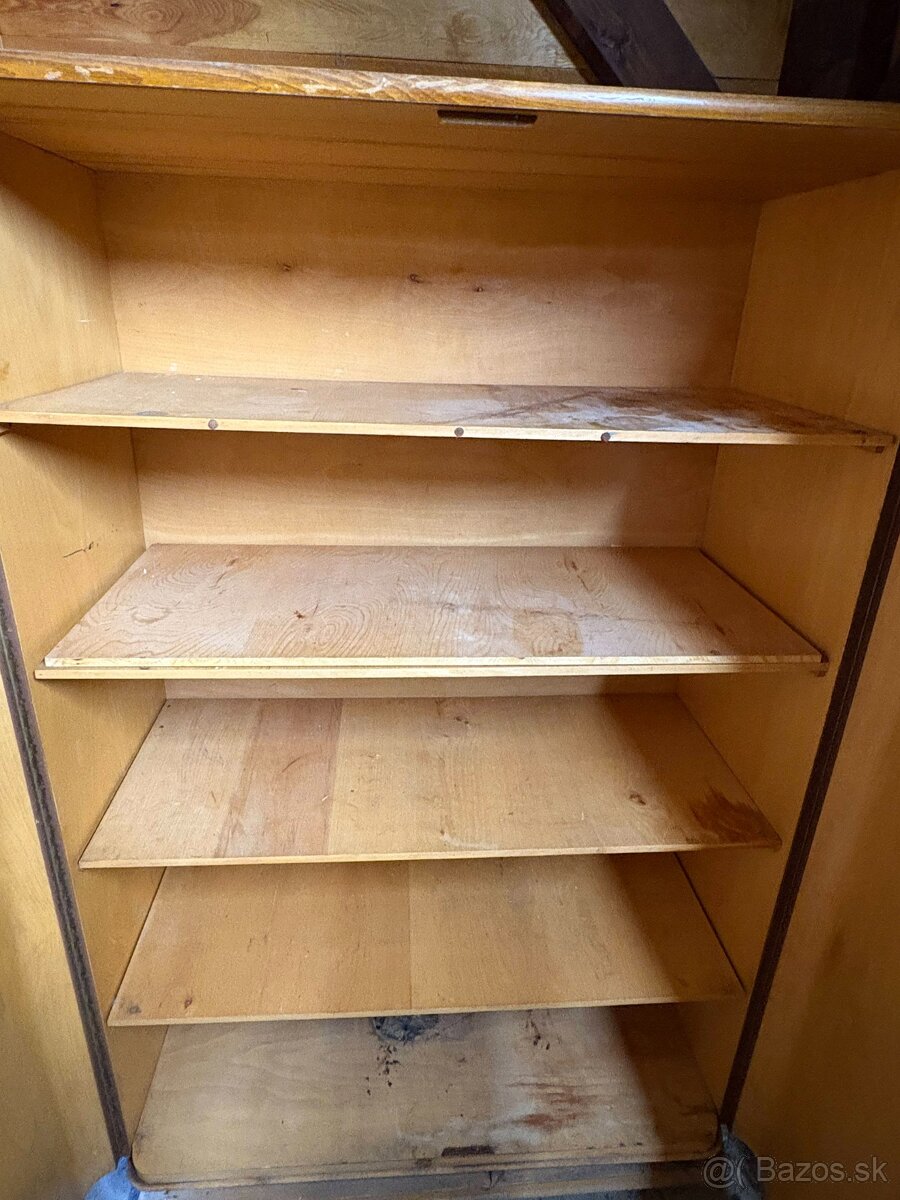 Staršia drevená skriňa z masívu - 3