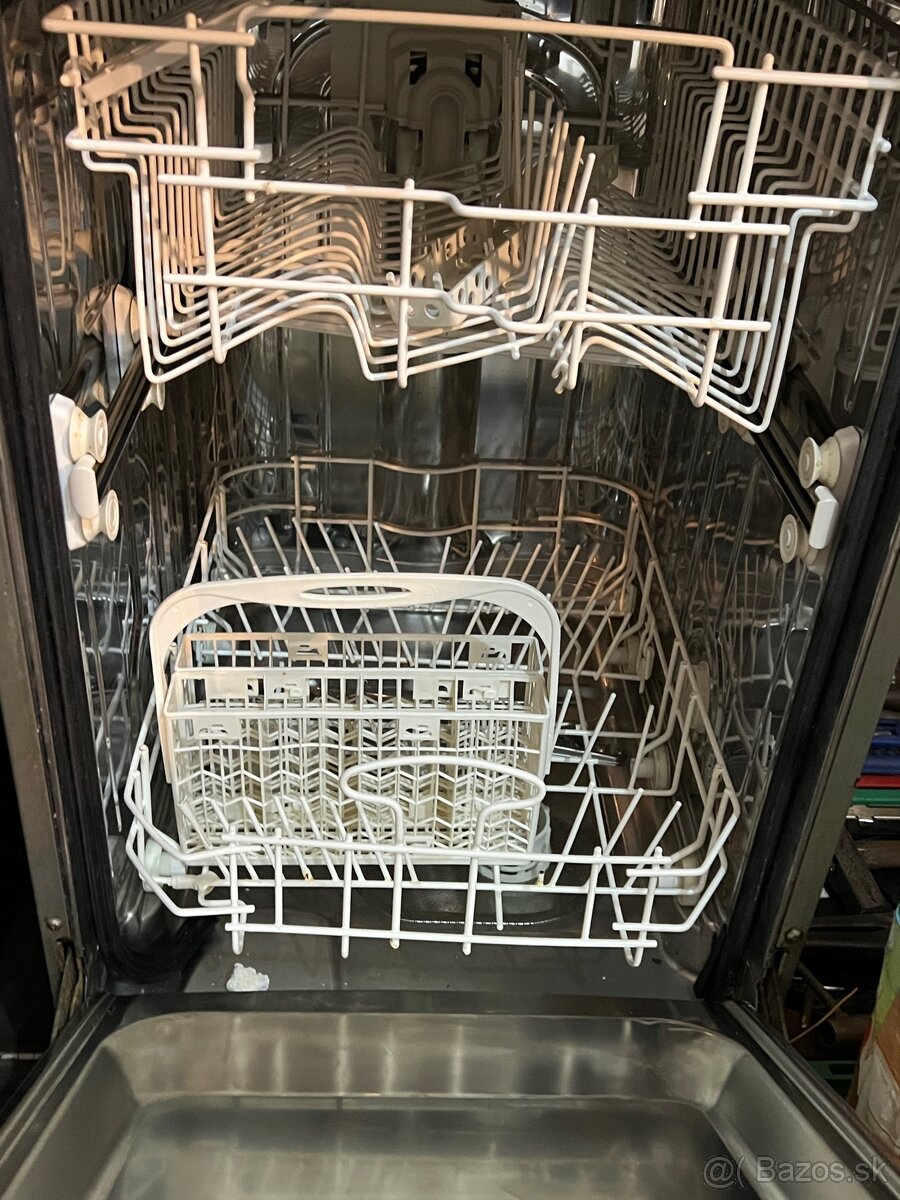 Umývačka riadku 45cm Whirlpool - 3