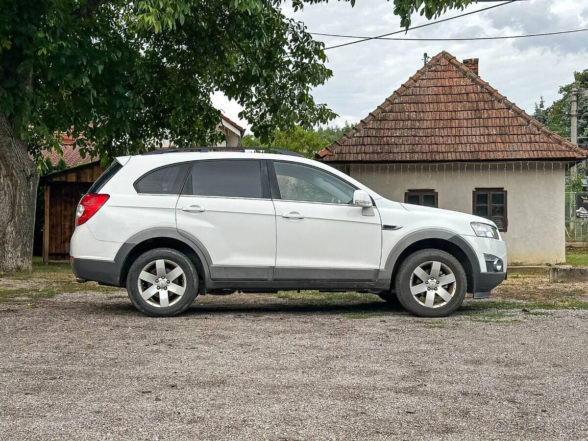 Chevrolet Captiva 2.2 D LS - 3