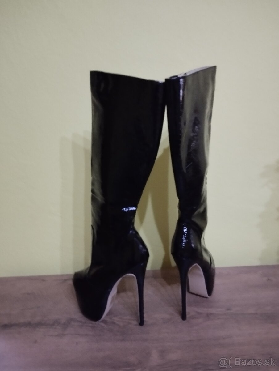 Nádherné čierne čižmy s krokodílím vzorom - 3