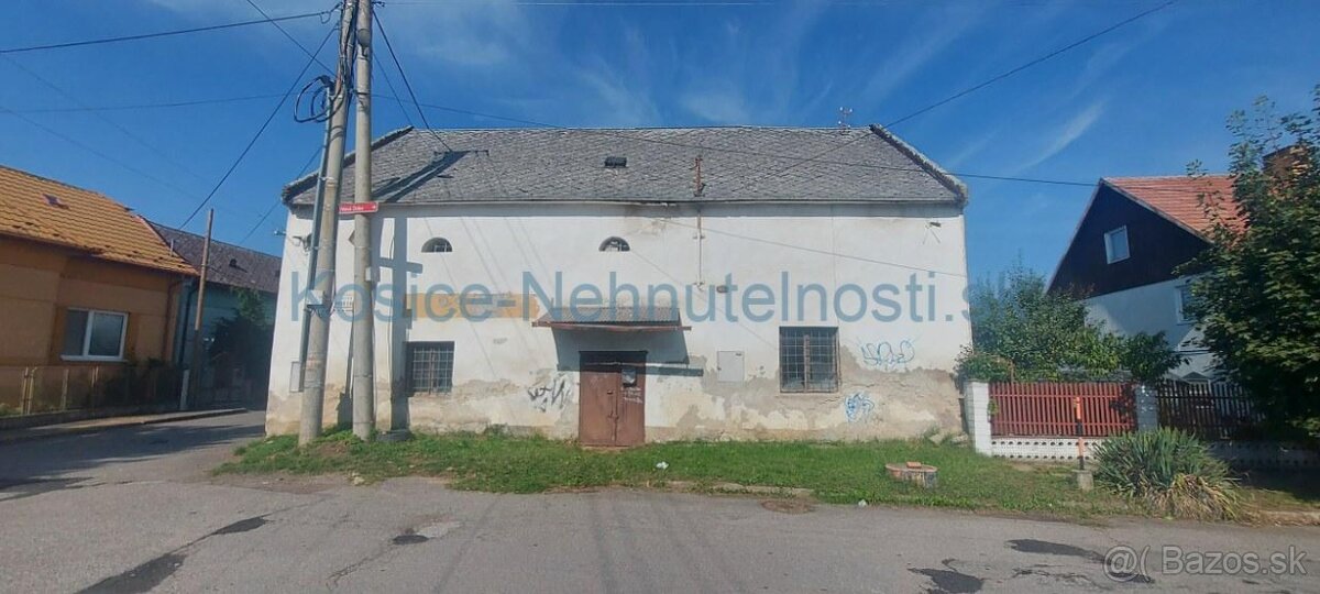 Objekt vhodný na rekonštrukciu pre 2-3 byty spolu cca 250 m2 - 3