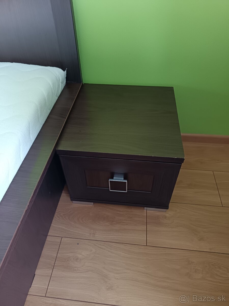 Posteľ 200x160 s nočnými stolíkmi - 3