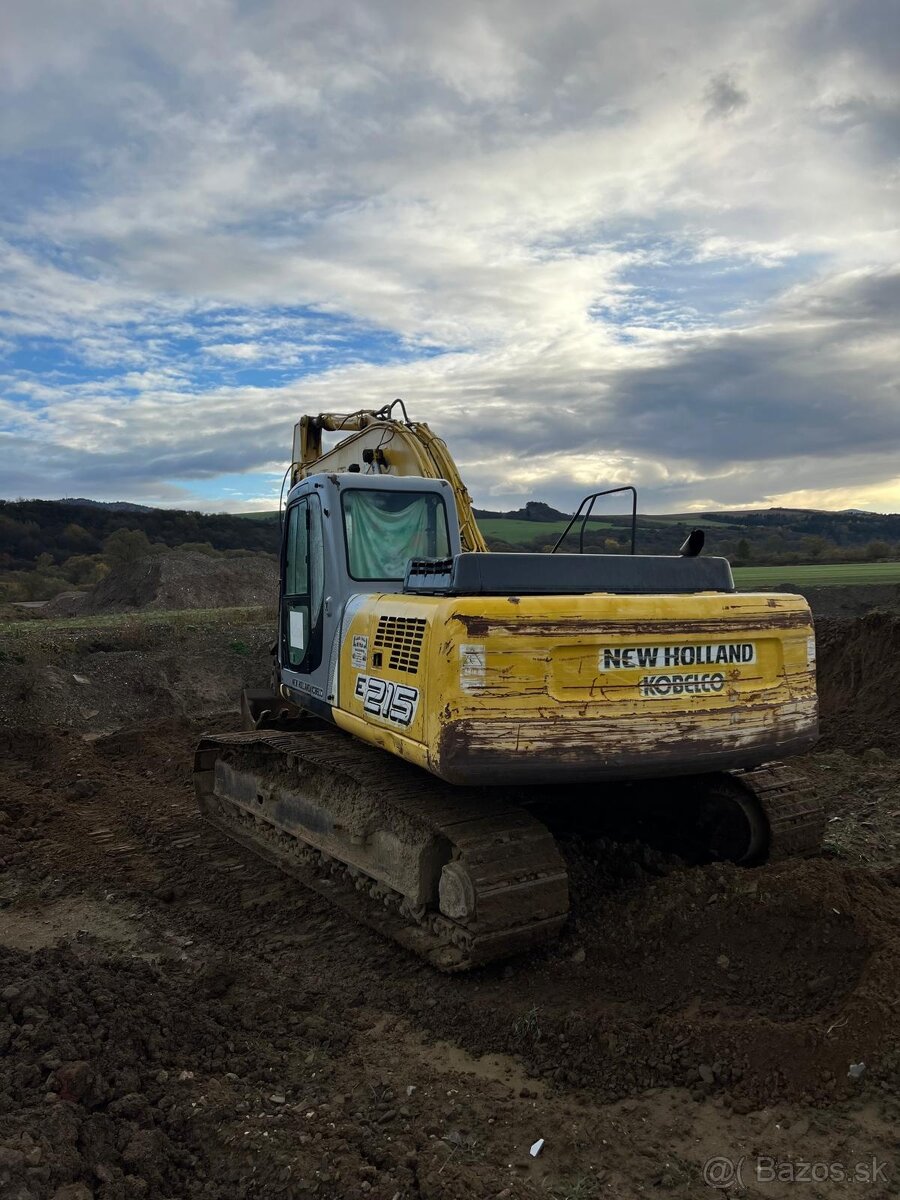 New Holland E215 - 3