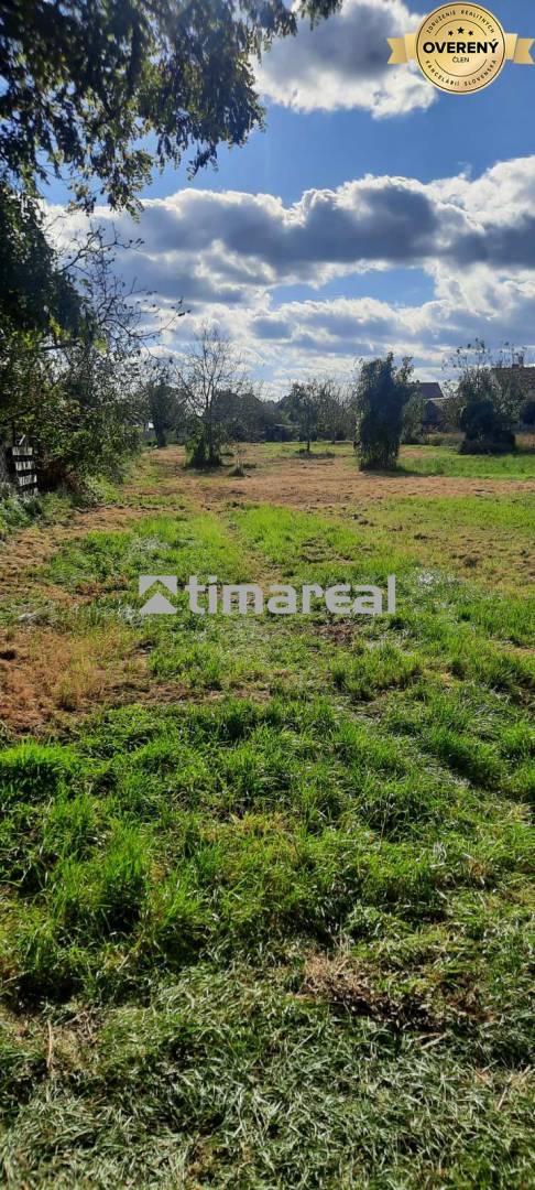 Exkluzívny 23á pozemok na stavbu RD v centre obce Vlčkovce - 3