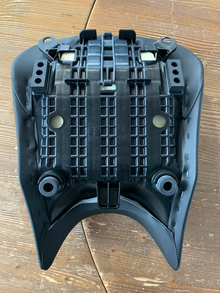 Honda CB750 Hornet - Sedadlo jazdca - 3