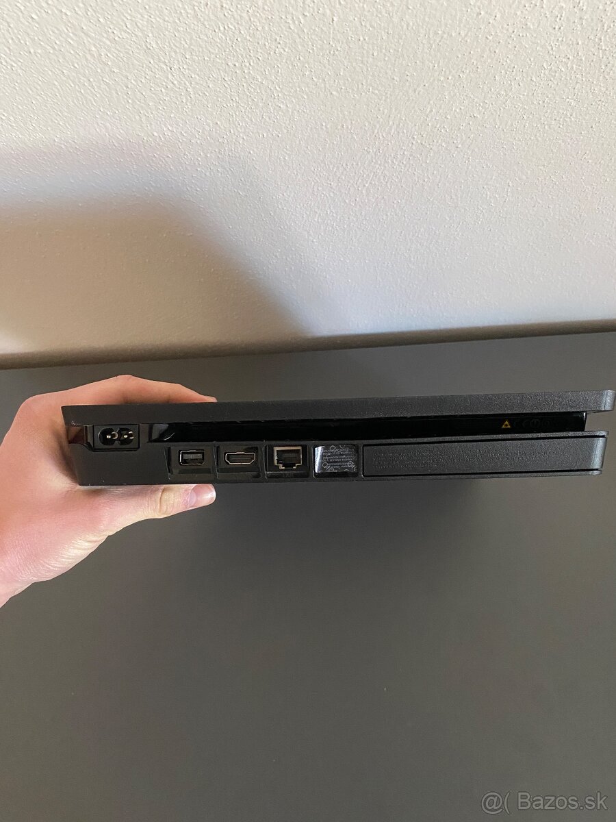 Playstation 4 slim - 3