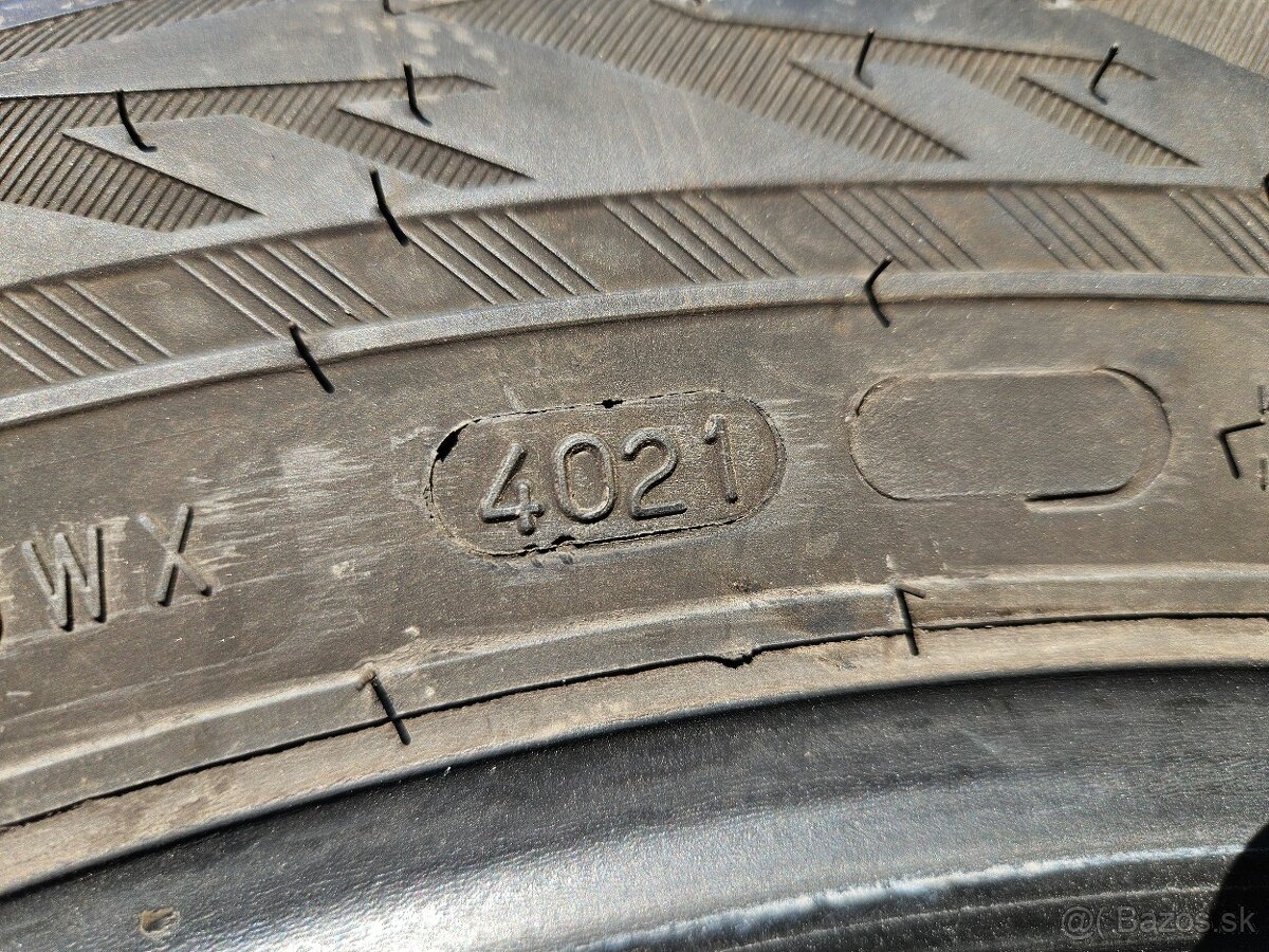 Predam 2ks zimne pneumatiky Nokian 215/65 r17 - 3