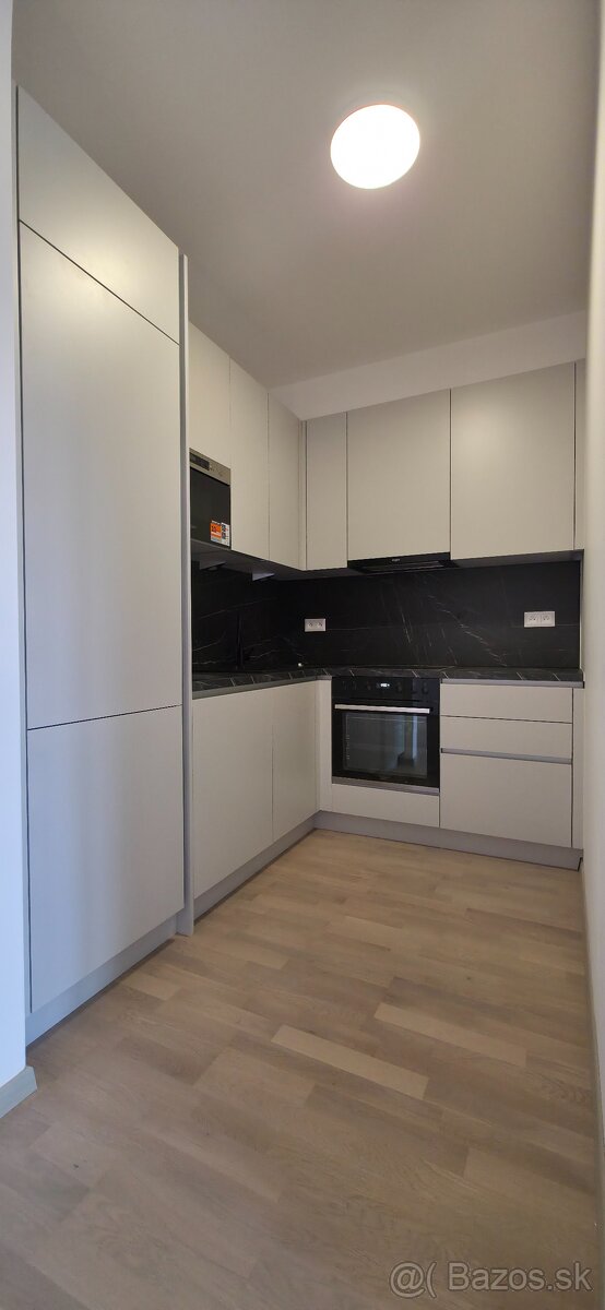 NA PREDAJ NOVÝ 2 IZBOVÝ BYT BRATISLAVA CENTRUM - 3