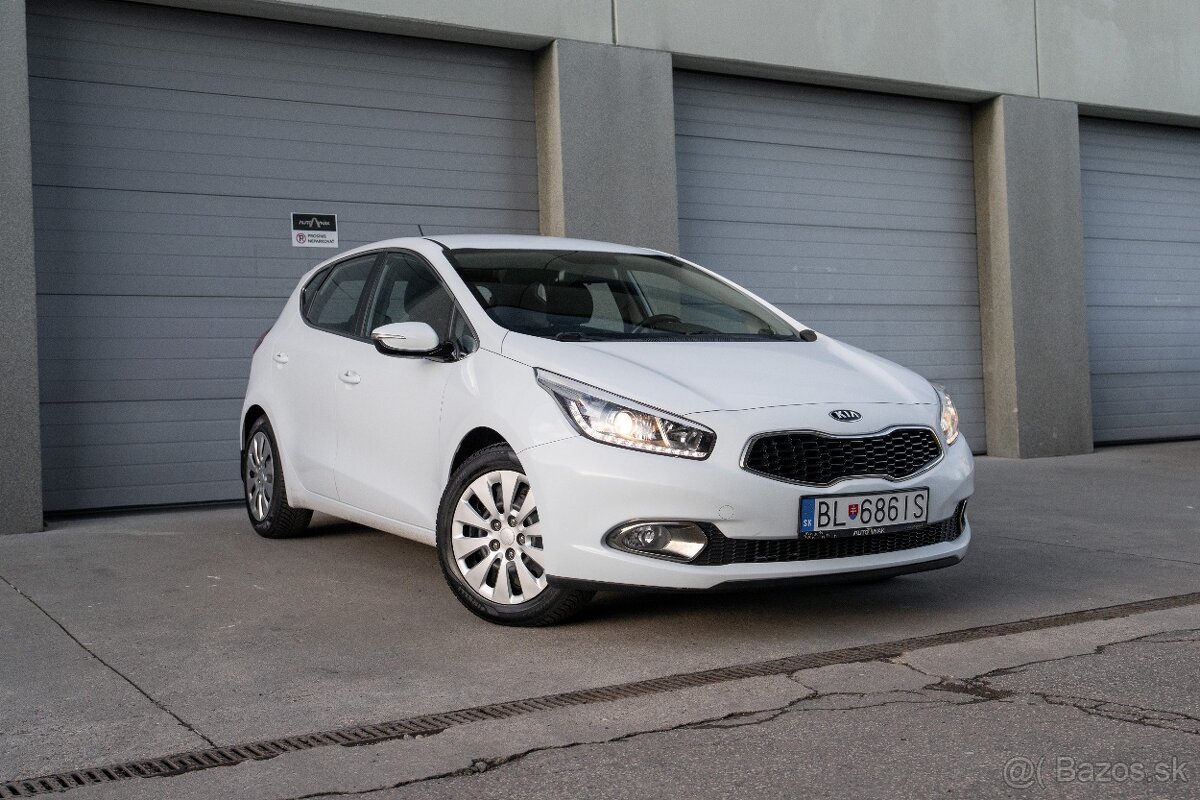 Kia Ceed 1.4i M6, SR - TOP stav - 3