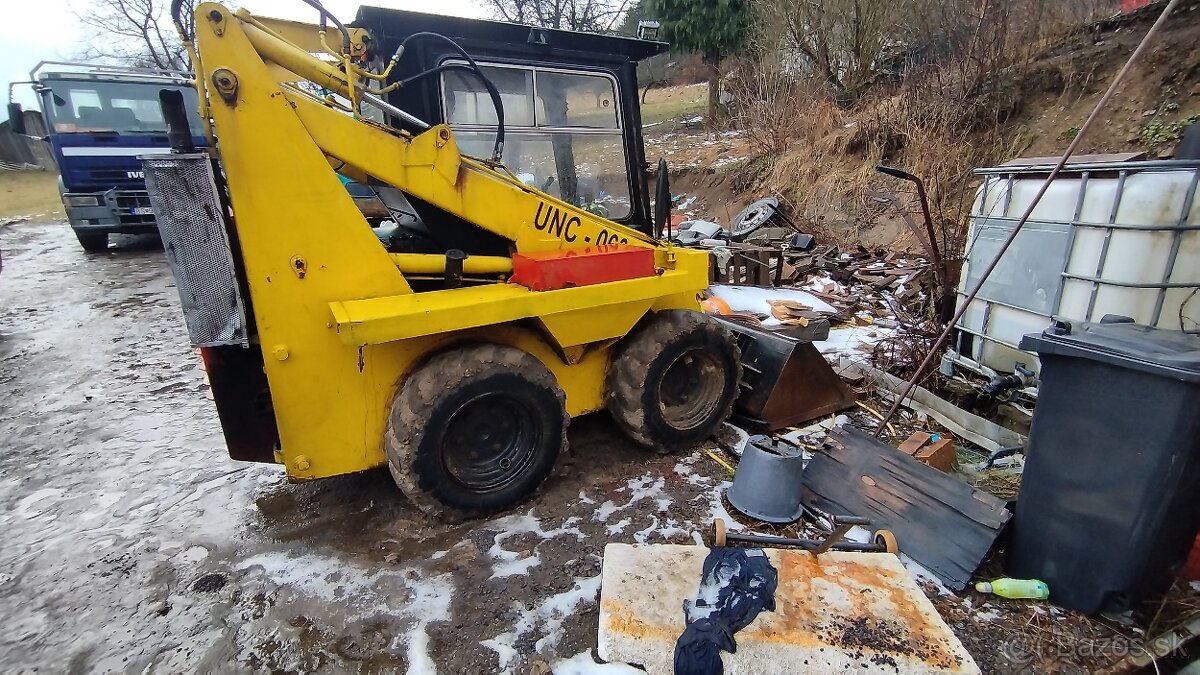 Nakladač UNC 060 - 3