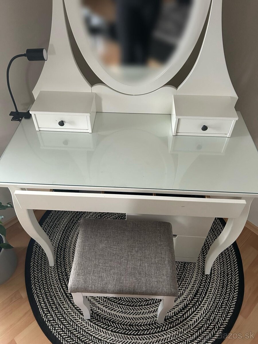 Kozmetický stolík - 3
