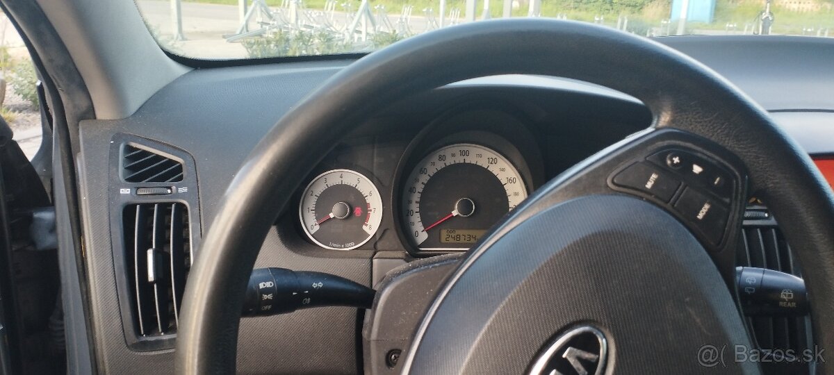 Predám Kia ceed 1.4 benzín rok 2009 - 3