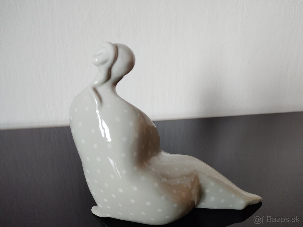 Sediaca žena - Brusel - 3