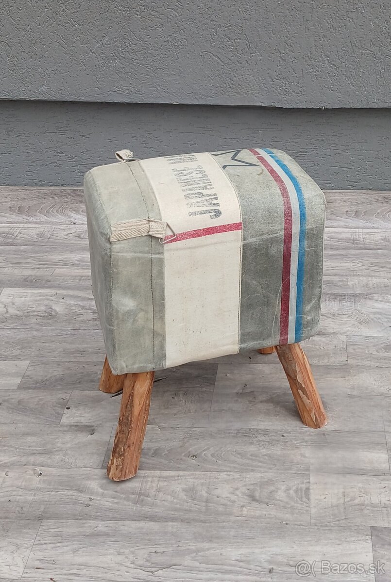 Taburetka retro čalúnená. - 3