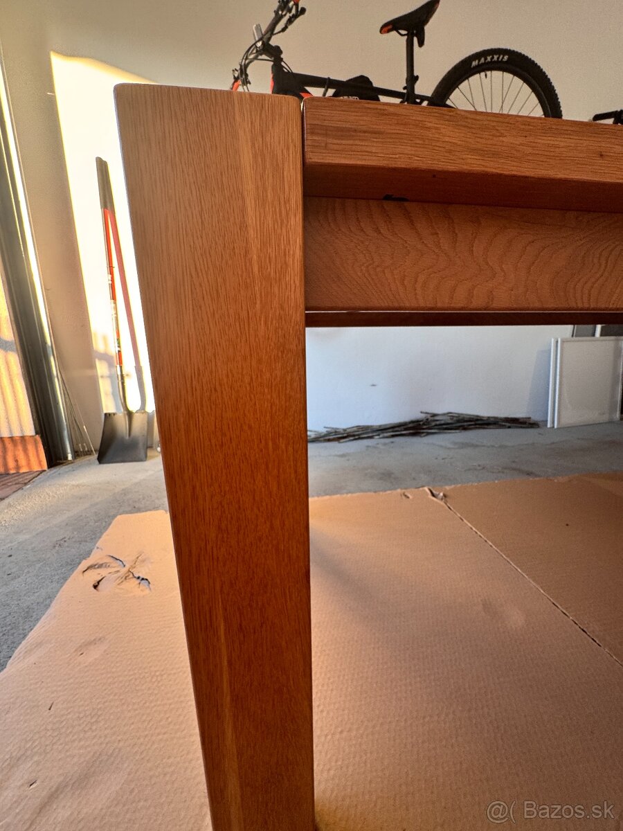 masívny jedálensky stôl so stoličkami - 3