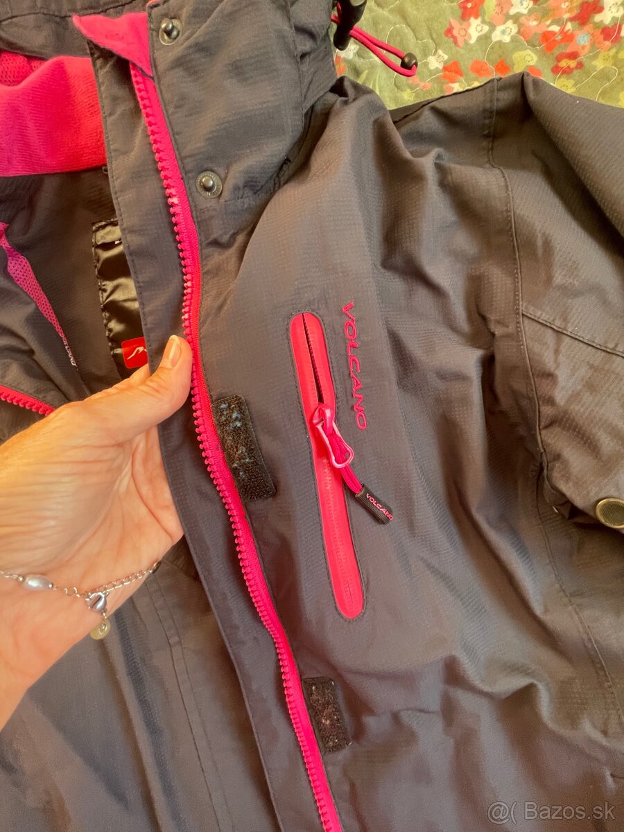 ľahká športová bunda zn. Volcano do nečasu, mesta aj na túru - 3