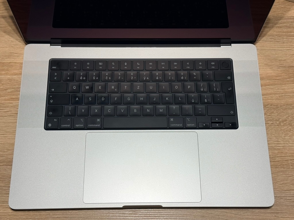 Apple MacBook Pro 16" M3 Pro 18GB / 512GB Strieborný - 3