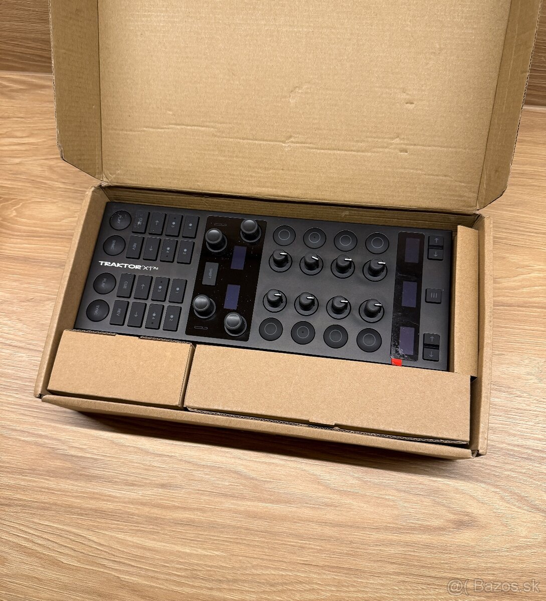 Traktor X1 mixážny kontroler - 3